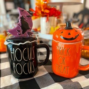 Set of 2, NWT Rae Dunn Halloween Mugs